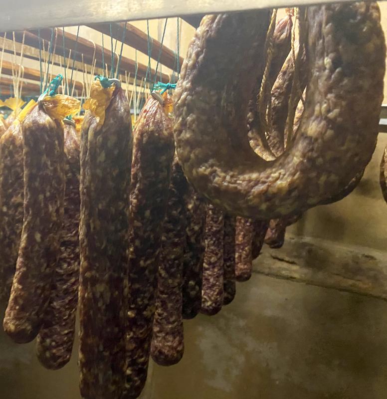 Wurst in der Räucherkammer von ÖX