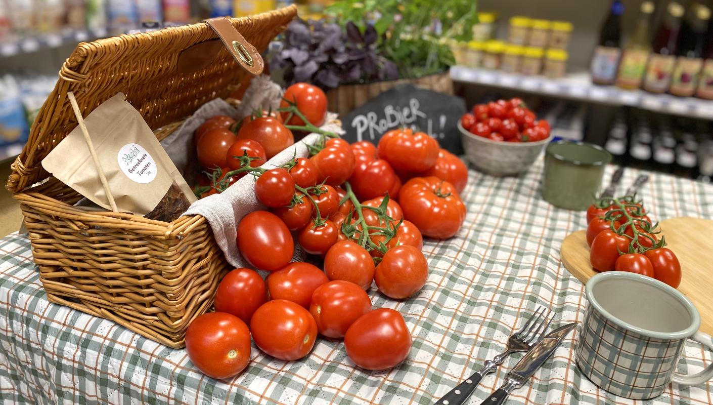 Tomaten Ladendekoration Mai 2023