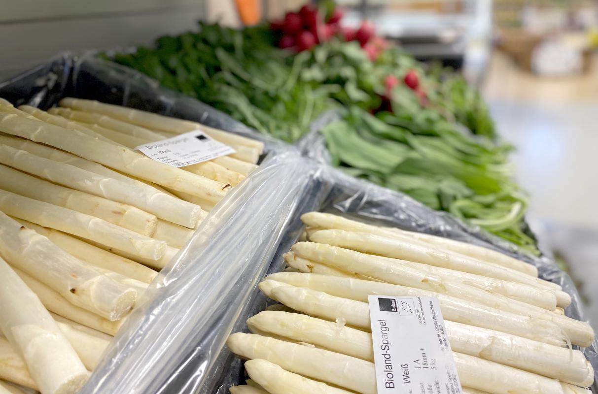 Spargel im Hofladen