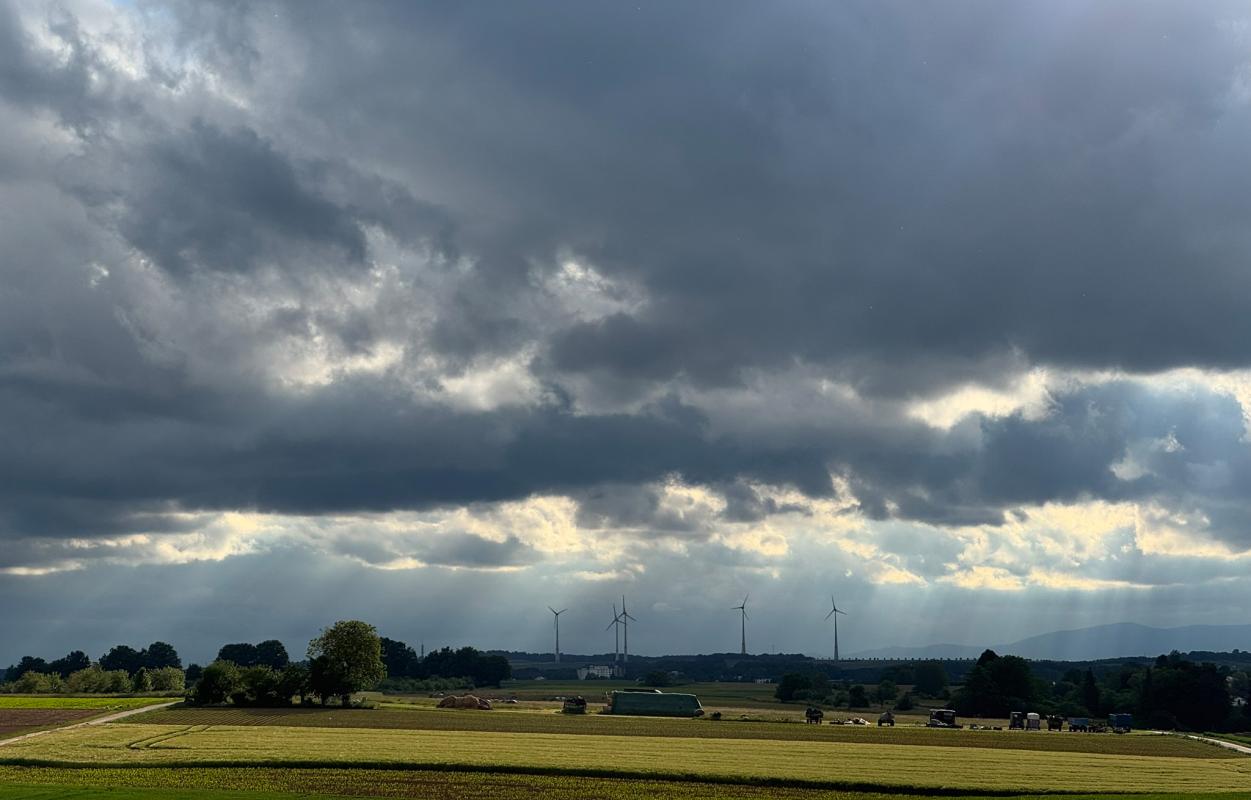 Sonne-Wolken-Horizont