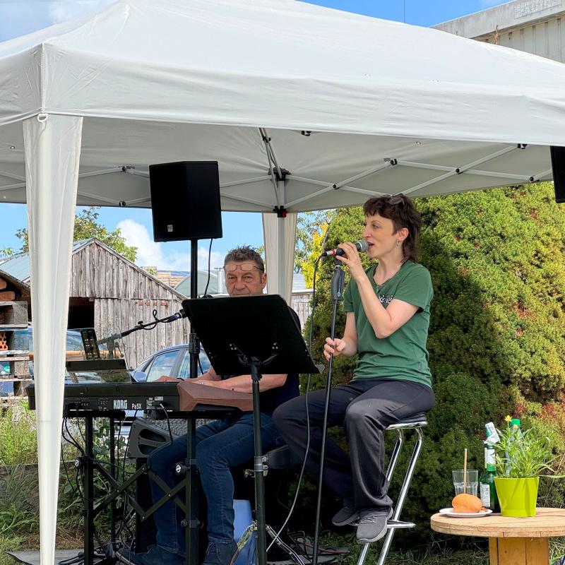 Jana und Fernando beim Grill and Chill